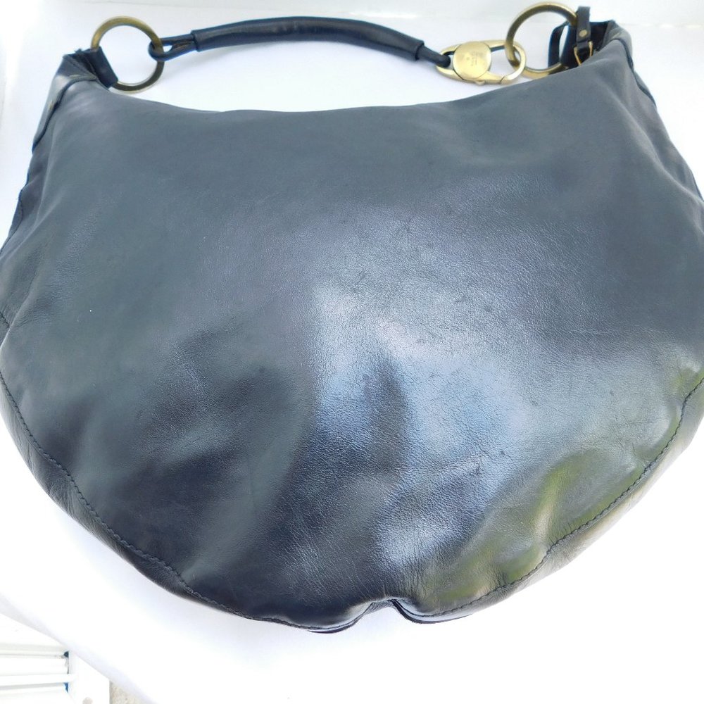 Gucci Black Leather Hobo Bag with Gold Accents - Picture 8 of 16